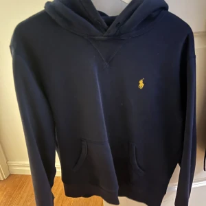 Ralph lauren hoodie - Skit snygg Ralph lauren hoodie i bra skick! Hör av er vid frågor!