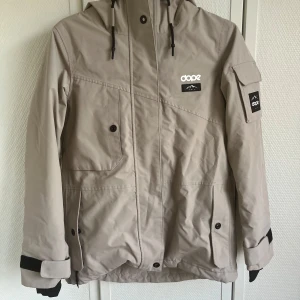 Dope Jacka, inprincip nytt skick 💓 - Dope Jacka använd endast en gång en vecka i sälen, jättefint skick och sparsamt använd. - Pris kan diskuteras 💓