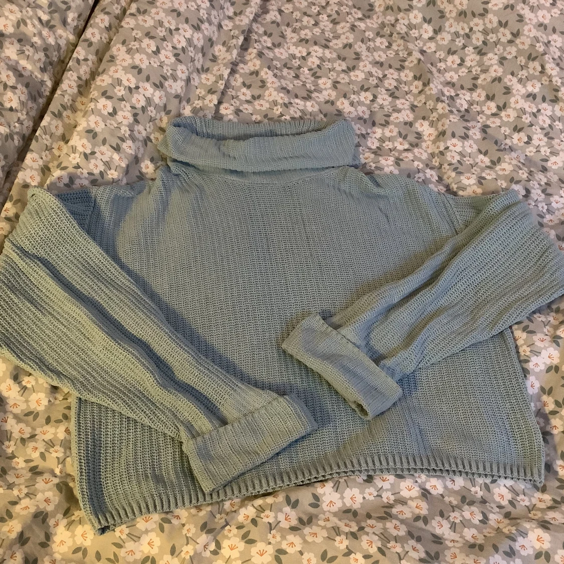 Ljusgrön stickad polotröja från Lindex