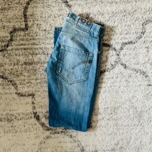 Dondup jeans  - Tja säljer dessa feta Dondup jeans | w29 passar w 31 🍁 Skinny fit - slim fit 💫 skick 8/10! Om ni har frågor eller funderingar skriv till oss här!💫