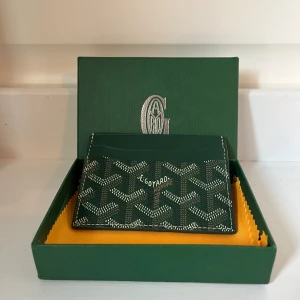 Goy@rd plånbok  - En riktigt fin plånbok som inte används längre. 10/10 skick, skriv vid minsta fundering!😁