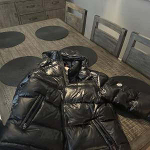 Moncler Maja helt ny och fräsch 