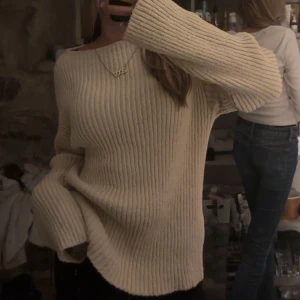 stickad tröja  - Säljes då de tyvärr inte kommit till användning hittills. Nyköpt från Ginatricot 