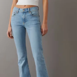 Gina tricot jeans  - Ljus blå bootcut jeans från Gina tricot. Vid intresse skriv privat 💗