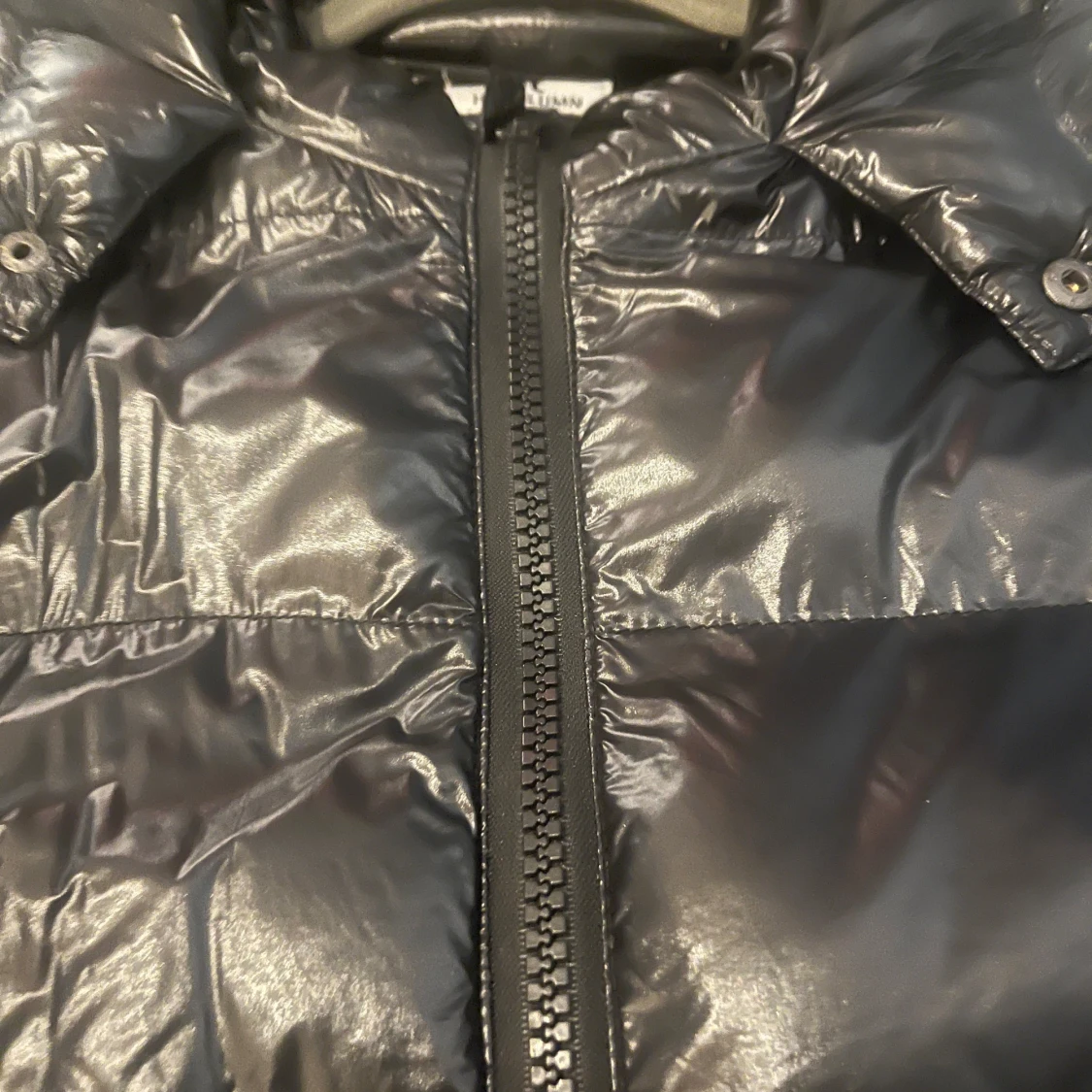 Svart  pufferjacka med huva - 91