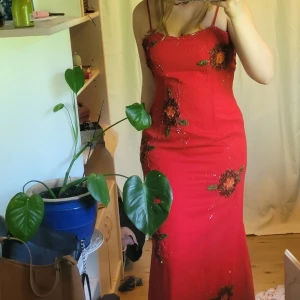 Vacker röd balklänning  - Balklänning stl m, vintage