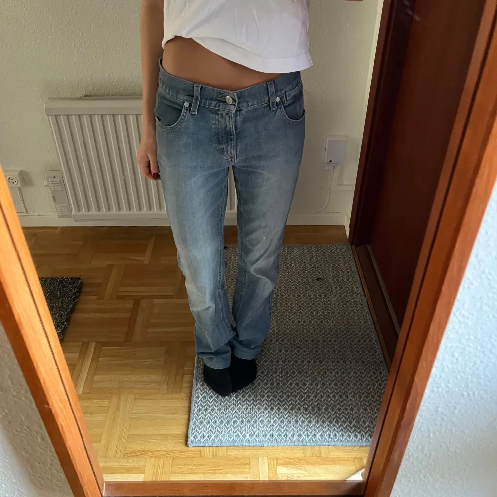 Vintage jeans från bogner jeans. Passar mig i längden som är 162. . Jeans & Byxor.