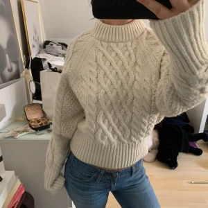 Fin stickad tröja - Använd 2 gånger och passar Perfket till höst och vinter🥰