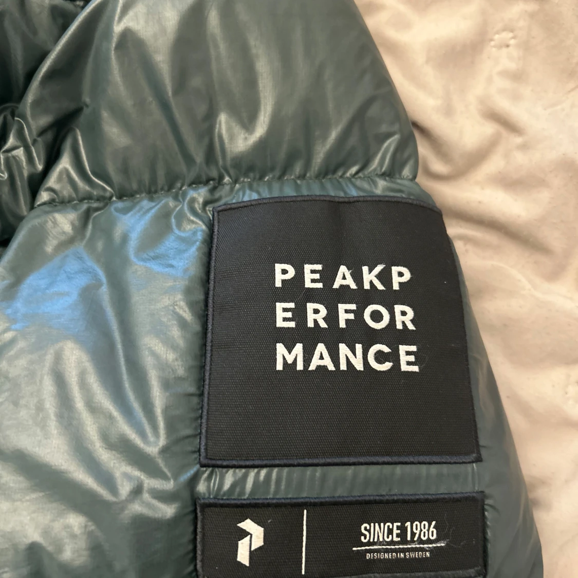Grön pufferjacka från Peak Performance - 90