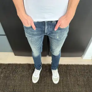 Dondup George jeans | Som nya i skicket | självklart äkta | personen på bilden är 180 och väger 70kg | Hör gärna av dig vid frågor och funderingar!📩