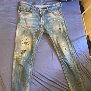 Dsquared2 jeansds - Säljer ett par äkta dsquared jeans för att jag inte använder längre. Kan träffas upp i malmö