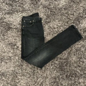Nudie jeans - Säljer dessa feta Nudie jeansen | storlek 32/34 | skick 10/10, inga defekter | hör av er vid minsta lilla fråga:)