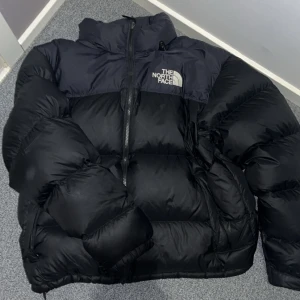 North face jacka - Jätte fin jacka men inte riktigt min stil 