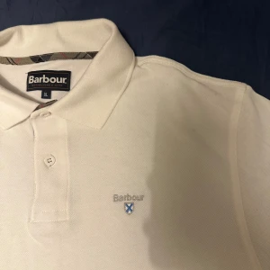 Barbour piké  - Säljer nu denna piké från barbour! Sjukt fin! Cond 9.5/10