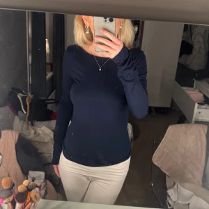 rygglös tröja - rygglös långärmad från gina, använd endast någon gång💙