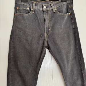 Levis jeans 513 - Snygga jeans från Levis modell 513 st 32*32 