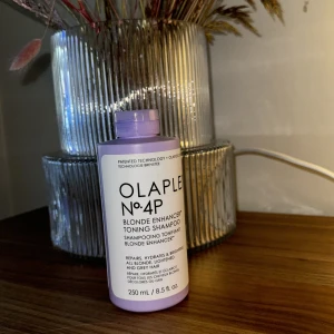 Olaplex  - Lilla toning schampo , använt två gånger passar inte mitt mörka hår
