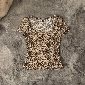 Leopard Topp - Lätt material, stl XS. jättefint mönster 🐆
