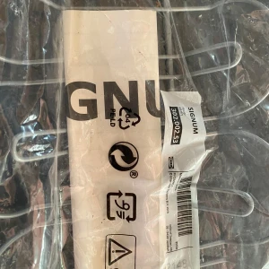 hålla alla tv kabel under bordet  - den som hålla alla kabel tv under bordet 