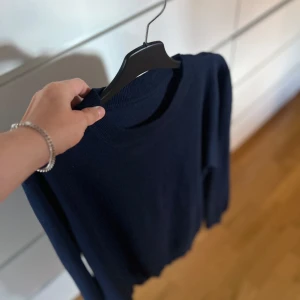 Kashmir tröja - Schysst tröja i en skön kashmirmix. Tröjan är i nyskick då den endast är testad. 