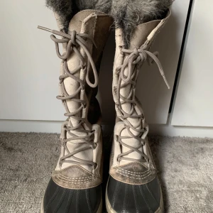Waterproof stövel - Snygga och varma, perfekta för afterski Använda 1 gång finns inga defekter  