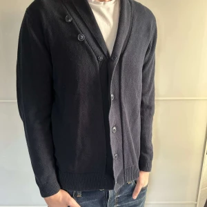 Kofta - Kofta från zara i marinblå storlek M/L, 9/10 skick nypris 750