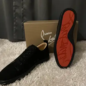 Feta svarat Louboutins i storlek 44 helt nya | Inga byten | Pris kan diskuteras | Det bara skriva vid frågor eller något annat!