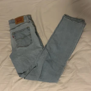 Levi’s 501 jeans - Storlek 16A. Använda men ändå bra skick, inga skador eller märken alls på dem. Nypris 1000kr och säljer för dem är för små.