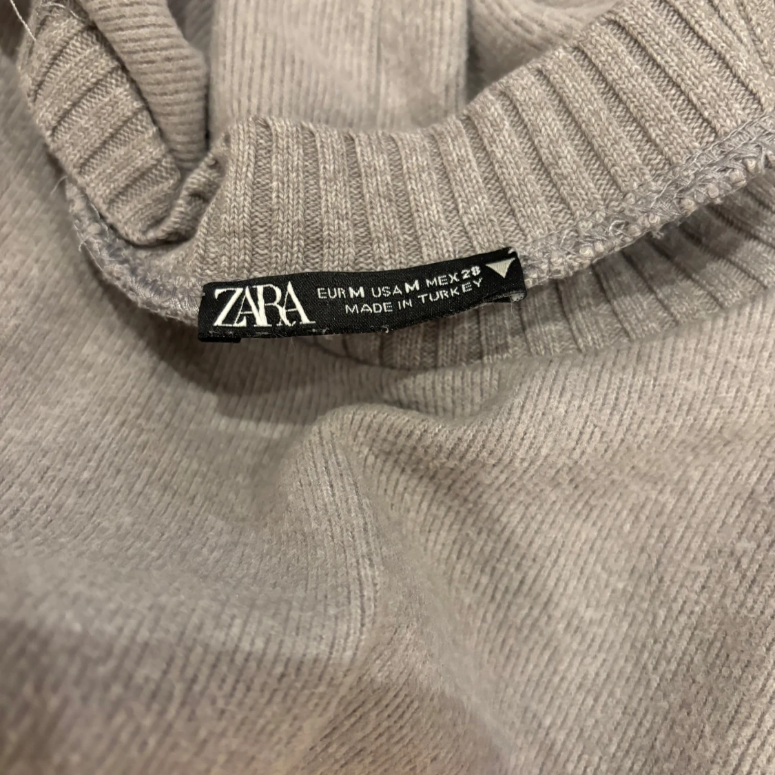 Grå stickad tröja från Zara - 91