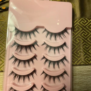 lösögonfransar  - säljer då jag aldrig fått någon användning av dom