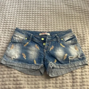 Shorts  - Blåa shorts, har aldrig använts💕