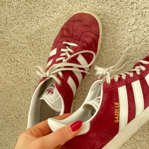 Gazelle sneakers - Sneakers från adidas använda men i bra skick! 