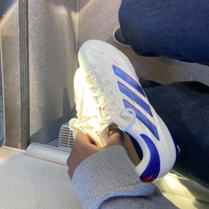 ADIDAS COPA PURE - ANVÄDNA ENDAST EN GÅNG, SÄLJS FÖR ATT DE INTE PASSAR. 