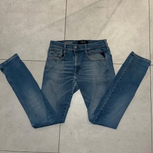 Replay Anbass  - Tjena säljer dessa replay Ambass då dom inte kmr till någon användning, storleken är 32/34