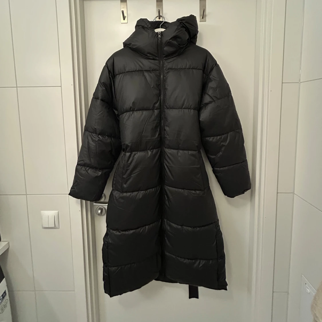 Svart lång puffer jacka från Nelly - 91