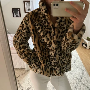 Leopard kappa - Kort leopardkappa🧸🤍