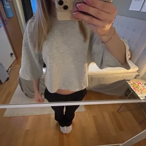 Tröja med kortare ärmar - Tre kvartsärmar, trendiga ✨