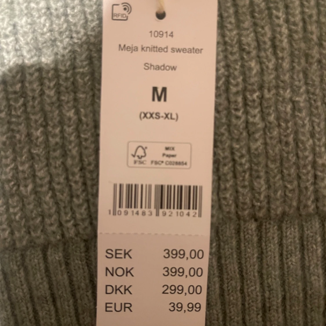 Grön  stickad tröja från Gina tricot  - 90