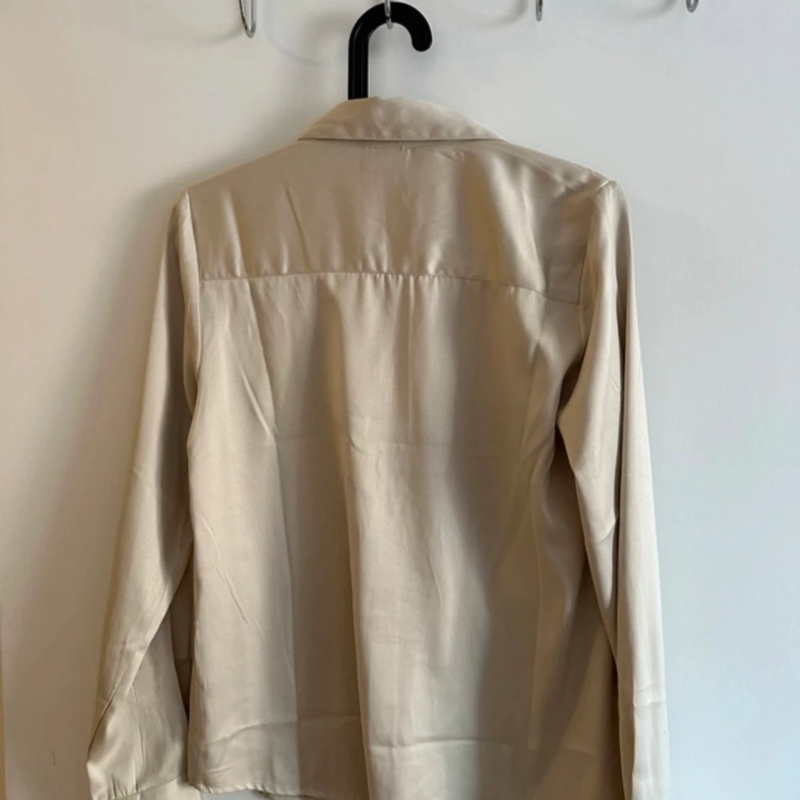 Beige skjorta från Bubbleroom - 91