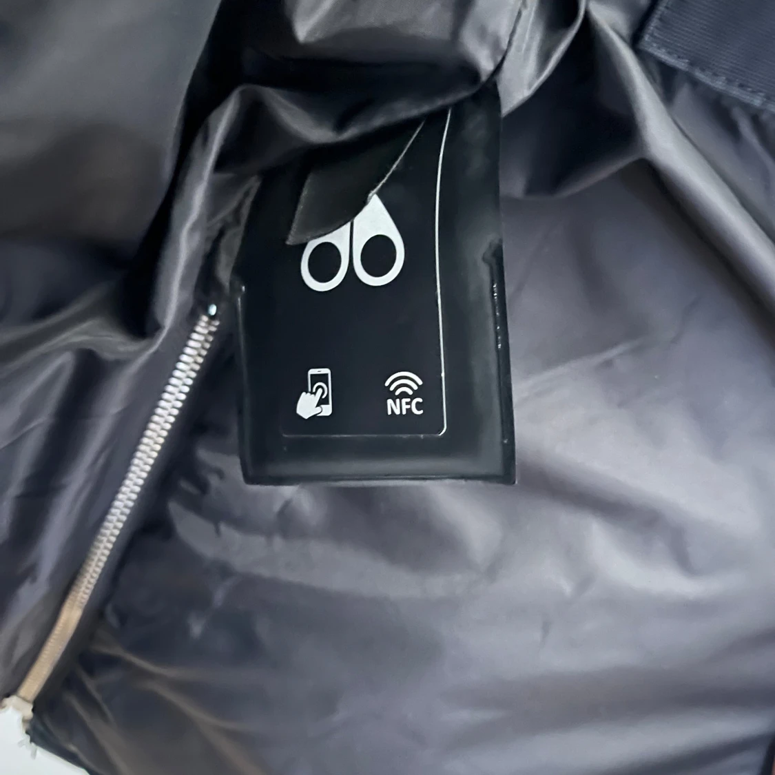 Marinblå dunjacka från Moose Knuckles - 91