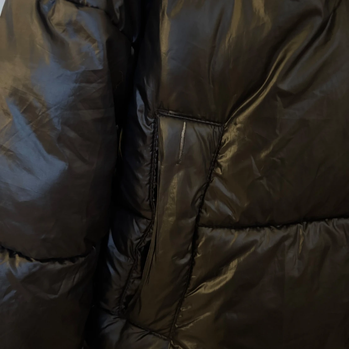 Svart pufferjacka med huva - 91