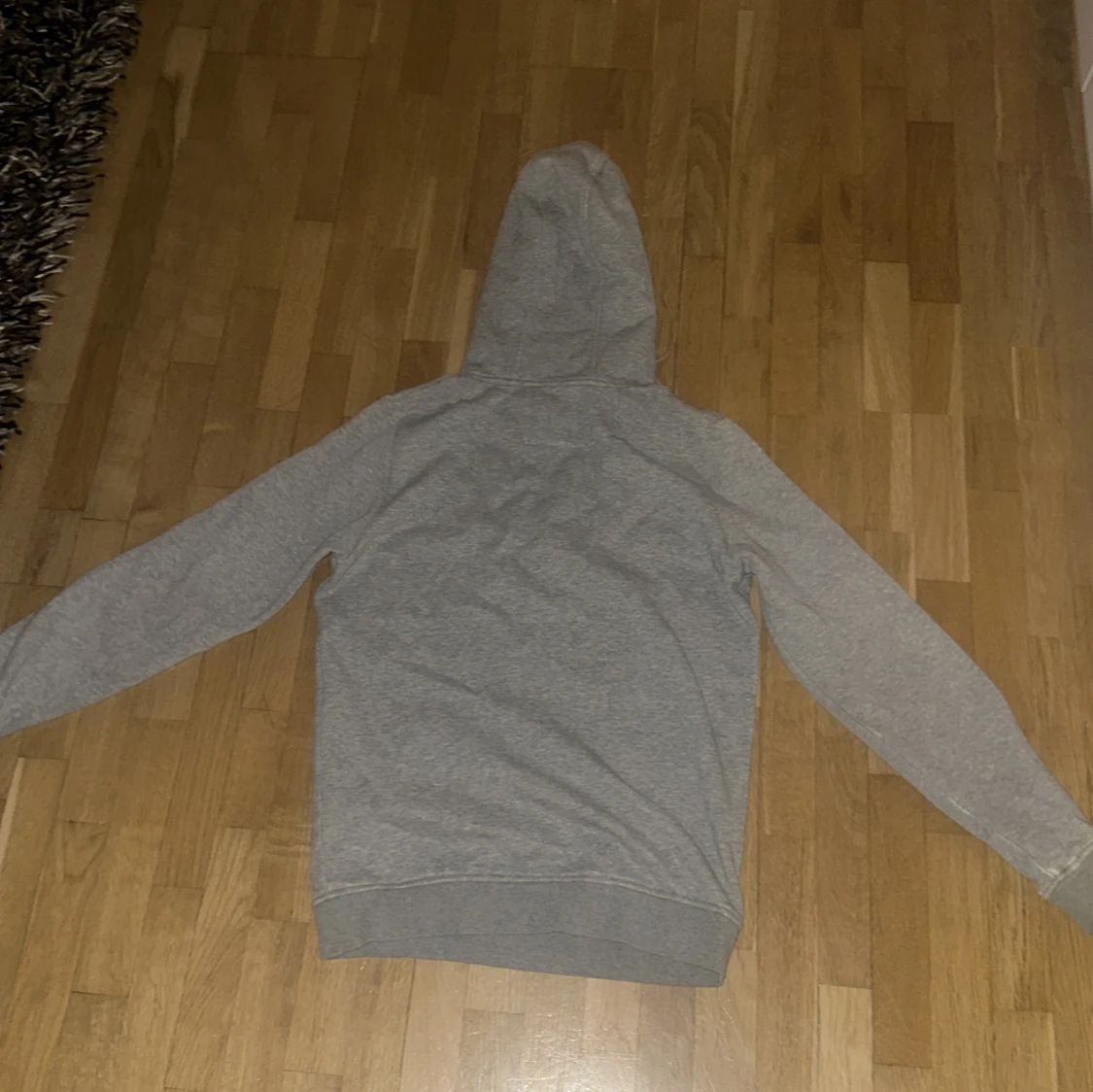 Grå hoodie med 'Compton' tryck - 90