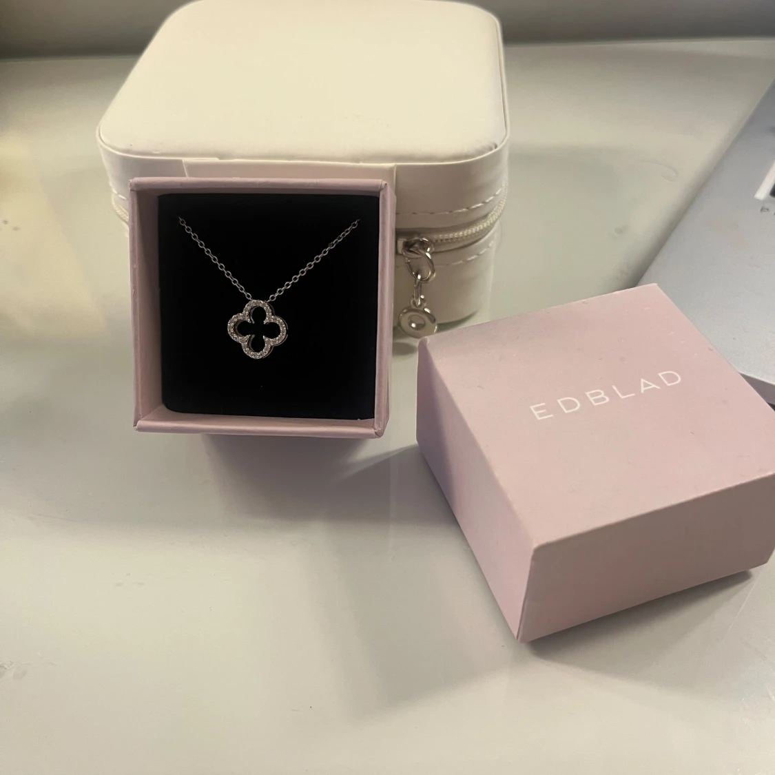 Silverhalsband från Edblad - 90