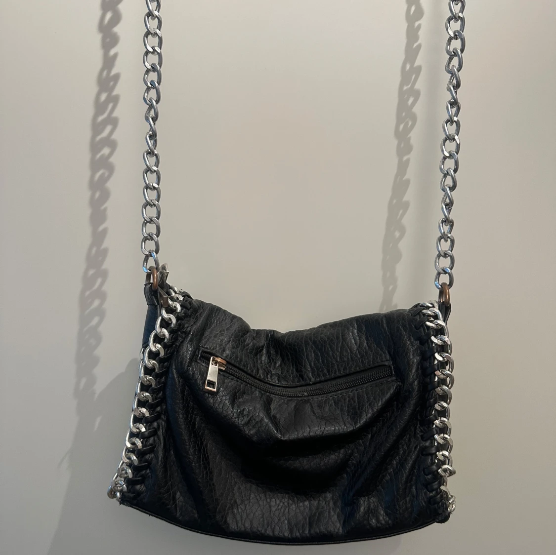 Svart axelväska från Tiamo - 90