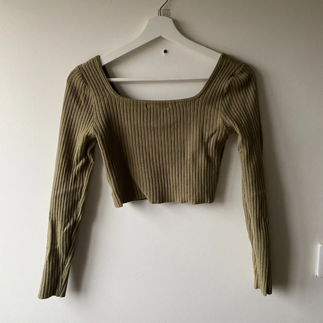 Olivgrön ribbad topp  - 91