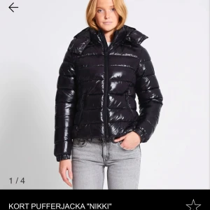 Lager 157 jacka - Säljer denna jackan i storlek S då jag köpte den i fel storlek den har prislappen kvar och har aldrig använt den❤️