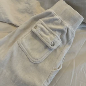 Juciy mjukis - Vita äkta juciy coutore byxor i storlek XXS