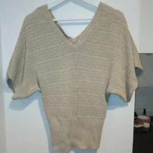 Stickad tröja - Fint skick  Använd ett psr ggr 