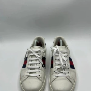 Gucci ace skor stl 44 - Gucci ace skor i stl 44, skick 9/10.