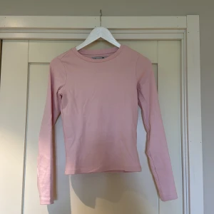 ribbad tröja - Ljus rosa ribbad tröja från lager157💖 Från barnavdelningen i strl 160 men som en strl S